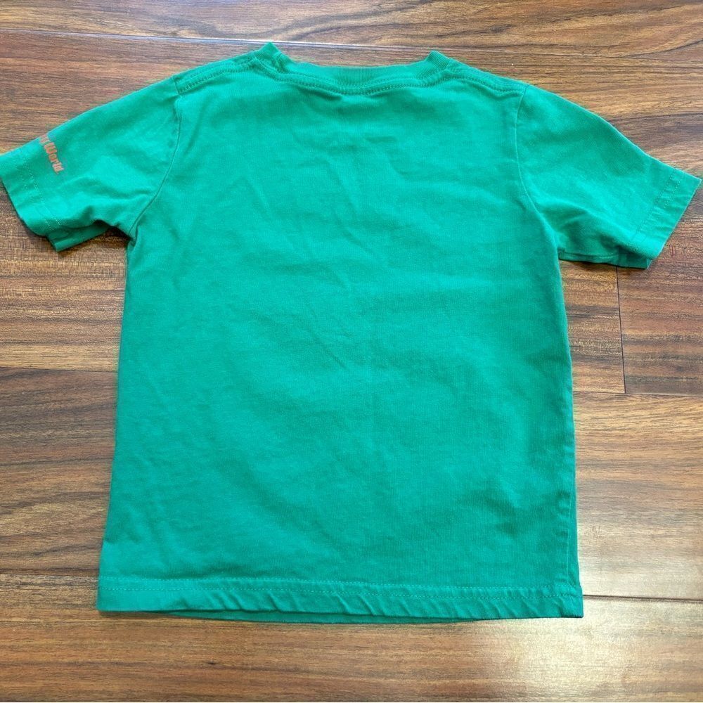 Walt Disney World 2023 Christmas green short sleeve shirt - Picture 2 of 3